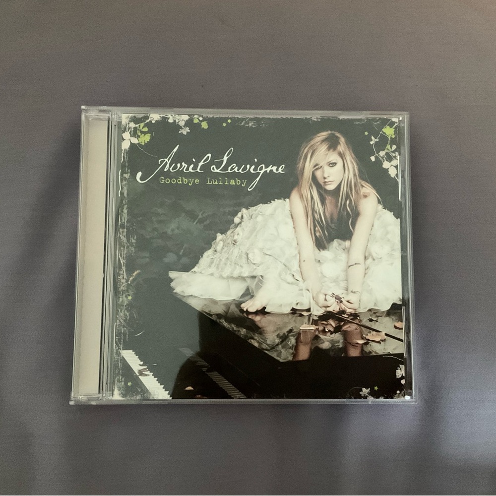 Avril Lavigne ‘Goodbye Lullaby’ CD
